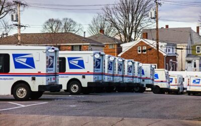The USPS Wants to Help Millions Access Paycheck-Cashing Service